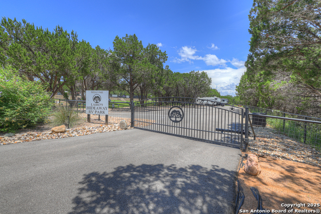 Listing photo id 42 for 14147 Fm 306