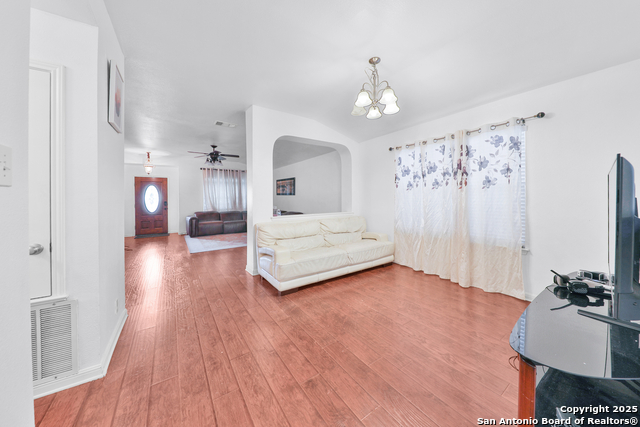 Listing photo id 9 for 1427 Diamond Bluff