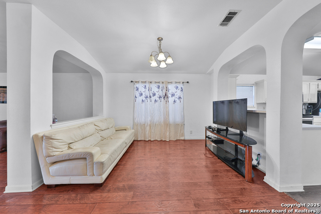 Listing photo id 10 for 1427 Diamond Bluff