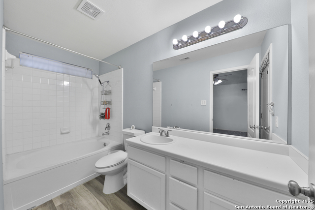 Listing photo id 25 for 1427 Diamond Bluff