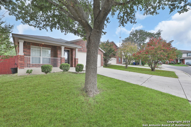 Listing photo id 1 for 1427 Diamond Bluff