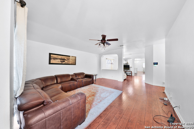 Listing photo id 5 for 1427 Diamond Bluff