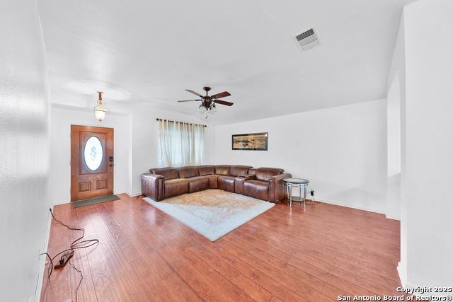 Listing photo id 6 for 1427 Diamond Bluff