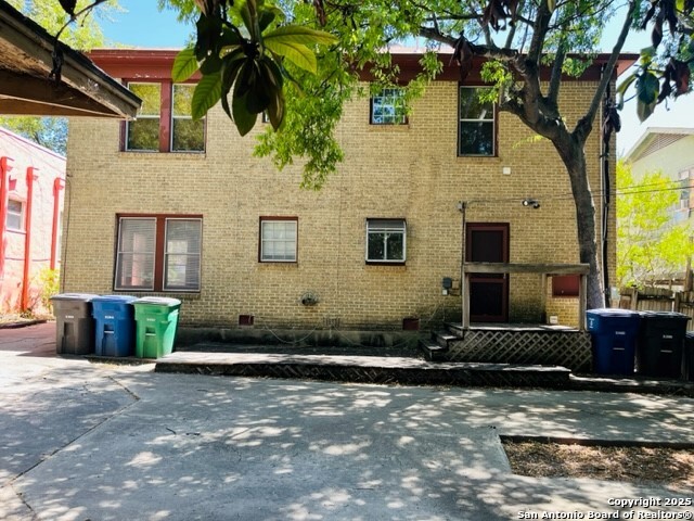 Image 3 of 20 For 415 Hollywood Ave W