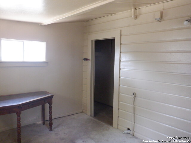 Listing photo id 10 for 234 Charcliff Dr