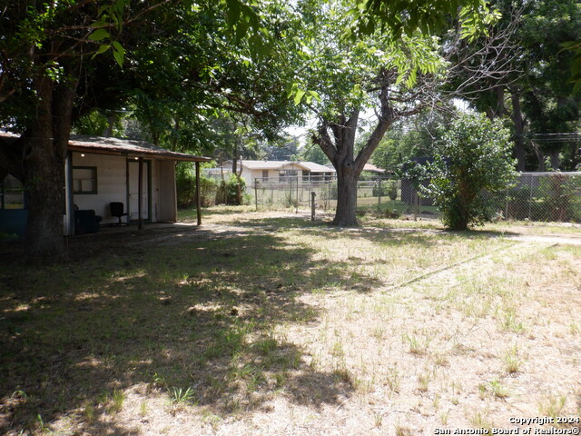 Listing photo id 12 for 234 Charcliff Dr
