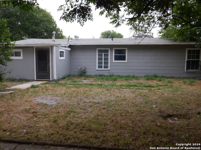 Listing photo id 13 for 234 Charcliff Dr
