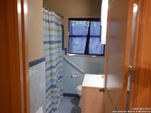 Listing photo id 7 for 234 Charcliff Dr