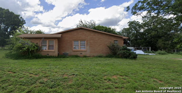 Details for 720 S Walnut St, Pearsall, TX 78061