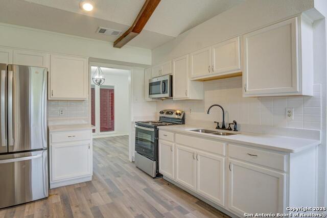 Listing photo id 9 for 502 Moorside Dr