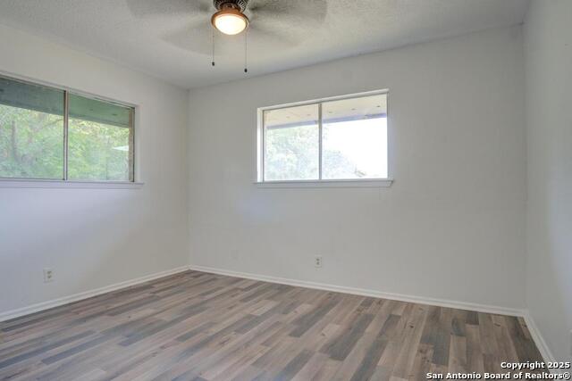 Listing photo id 16 for 502 Moorside Dr