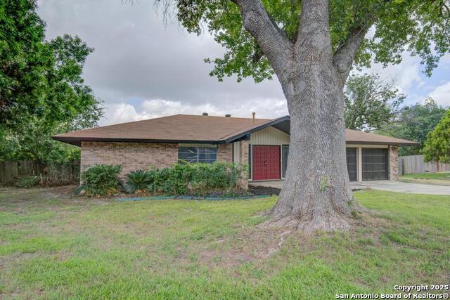 Listing photo id 0 for 502 Moorside Dr