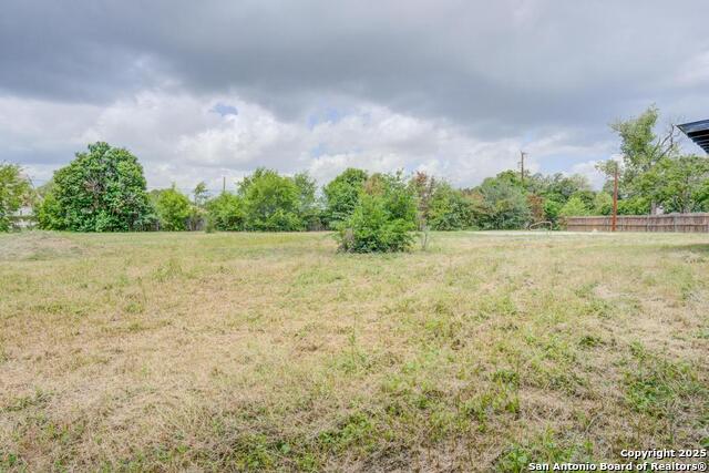 Listing photo id 18 for 502 Moorside Dr