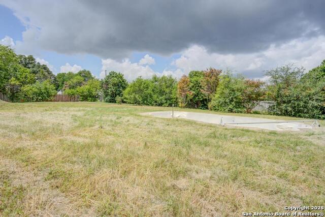Listing photo id 23 for 502 Moorside Dr