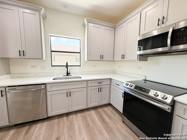 Details for 1121 Avenue K, Hondo, TX 78861