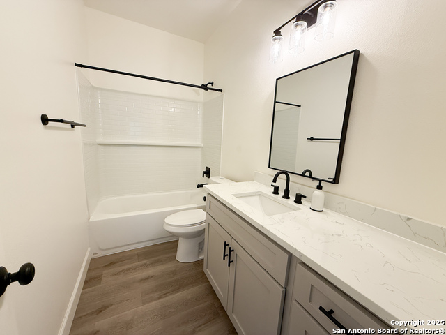 Listing photo id 8 for 1121 Avenue K
