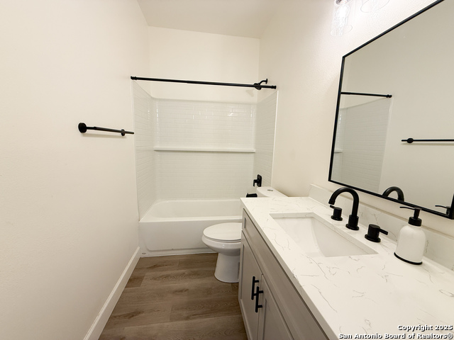 Listing photo id 9 for 1121 Avenue K