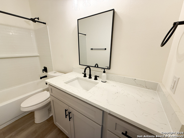 Listing photo id 10 for 1121 Avenue K