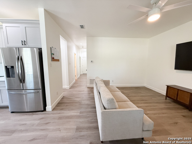 Listing photo id 1 for 1121 Avenue K