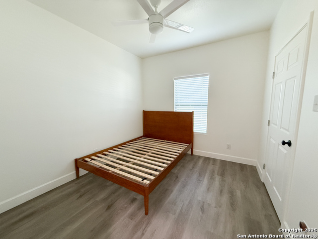 Listing photo id 5 for 1121 Avenue K