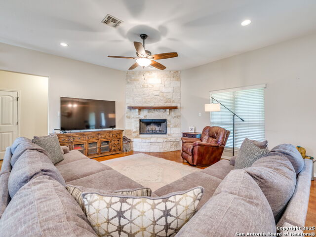 Image 5 of 24 For 1011 Timbercrest