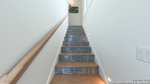 Image 16 of 40 For 925 Martingale Trail