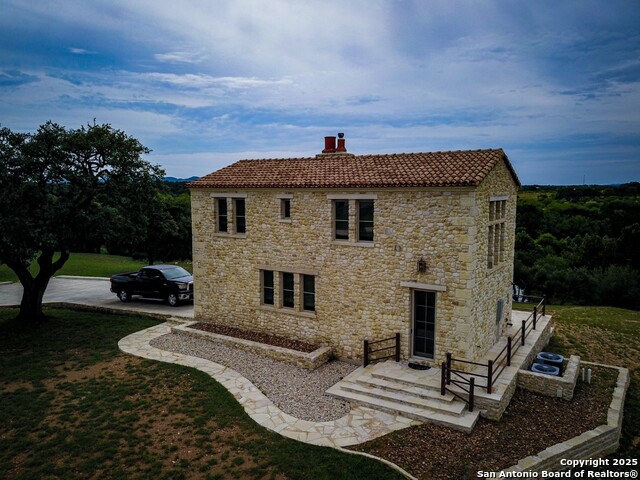 Image 3 of 40 For 925 Martingale Trail