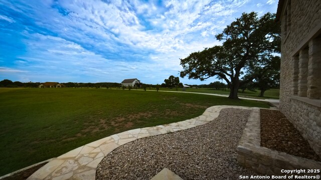 Image 32 of 40 For 925 Martingale Trail