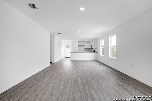 Listing photo id 1 for 10215 Kersey Mill