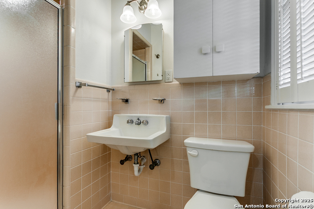 Image 17 of 25 For 251 Brightwood