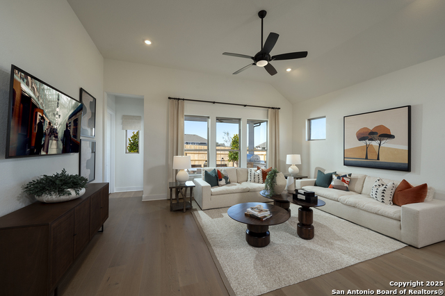 Image 4 of 13 For 303 Ainslie St W