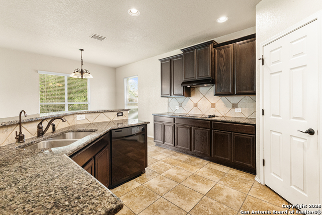 Listing photo id 16 for 8226 Grissom Pass
