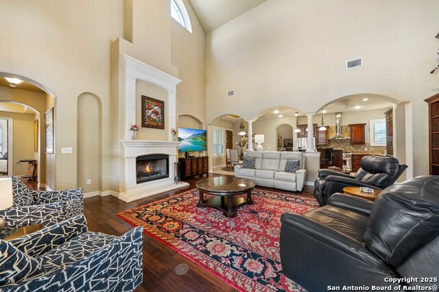 Listing photo id 10 for 213 Chattington