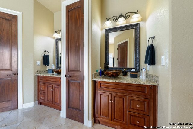 Listing photo id 26 for 213 Chattington