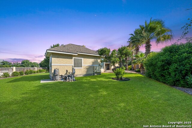 Listing photo id 38 for 213 Chattington