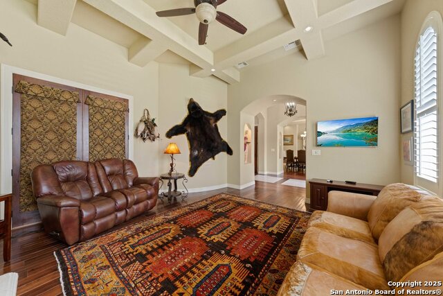 Listing photo id 5 for 213 Chattington