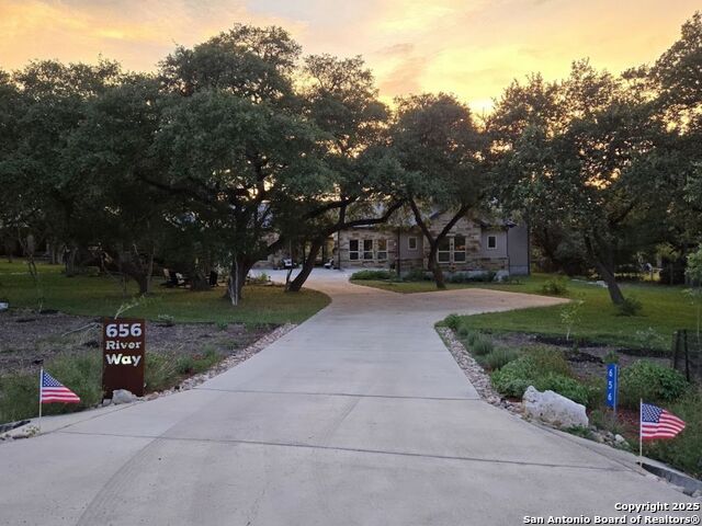 Image 2 of 50 For 656 River Way