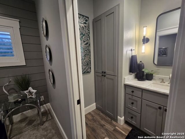 Image 41 of 50 For 656 River Way