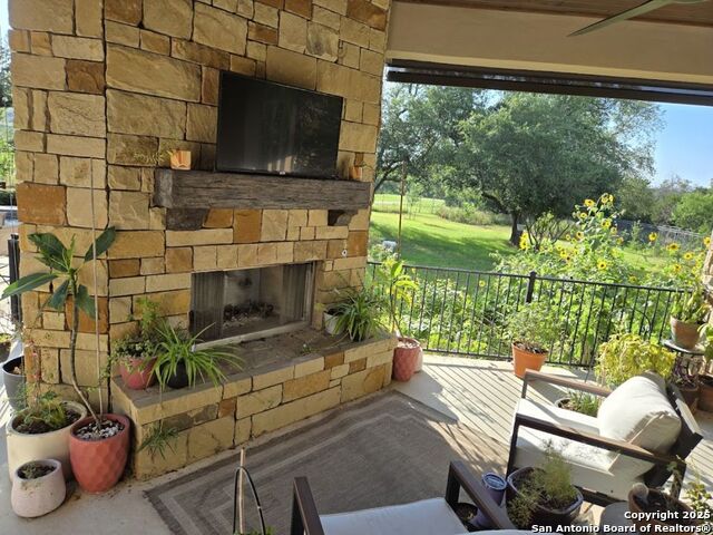 Image 42 of 50 For 656 River Way