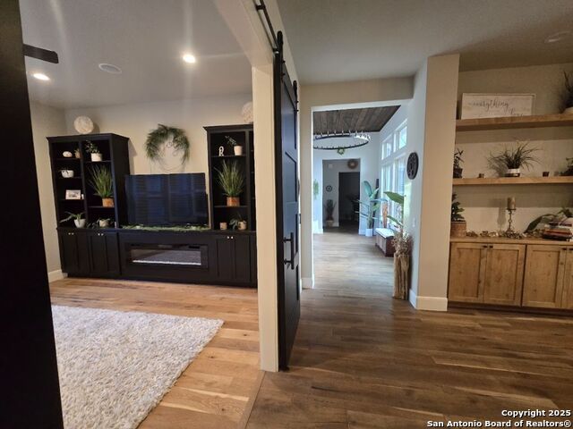 Image 6 of 50 For 656 River Way
