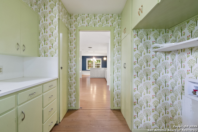 Listing photo id 9 for 818 Cherry  