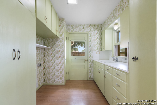 Listing photo id 10 for 818 Cherry  