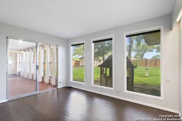 Listing photo id 12 for 818 Cherry  
