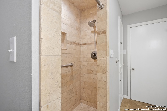 Listing photo id 20 for 818 Cherry  