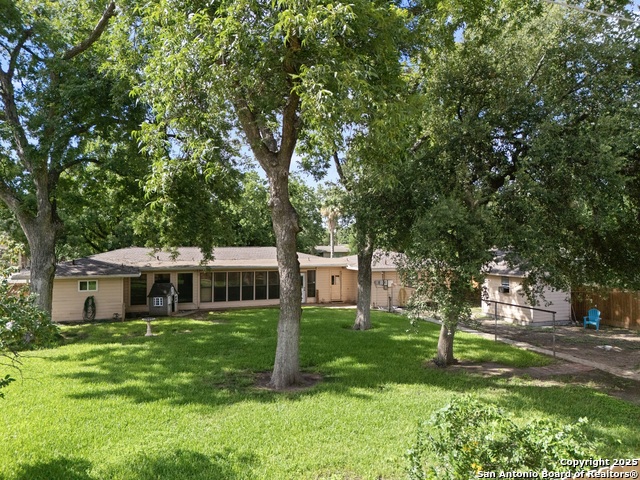Listing photo id 22 for 818 Cherry  