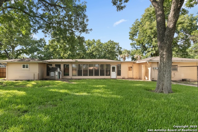 Listing photo id 23 for 818 Cherry  