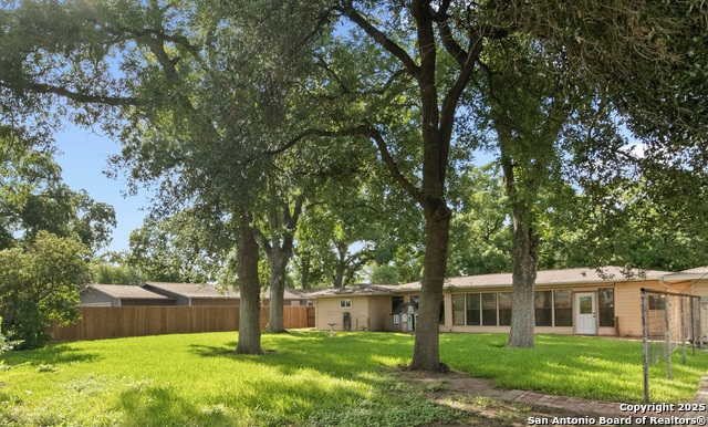 Listing photo id 26 for 818 Cherry  