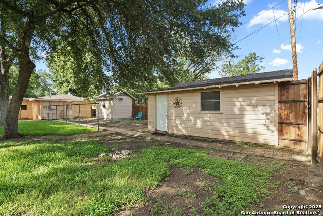 Listing photo id 29 for 818 Cherry  