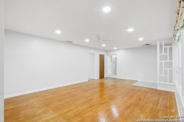 Listing photo id 2 for 818 Cherry  