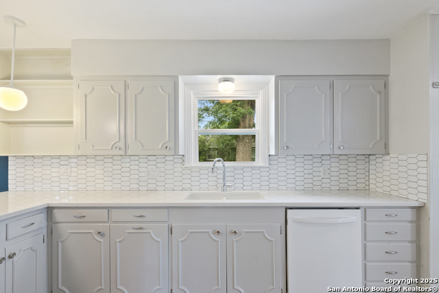 Listing photo id 6 for 818 Cherry  